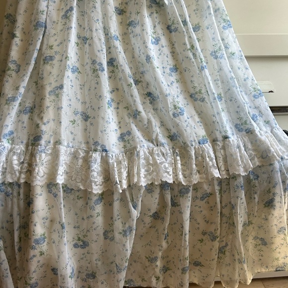 White and Blue Tiered Long Sleeve Sundress with Mandarin Collar - Picture 4 of 15